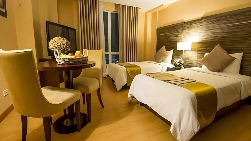 Lancaster Hotel Mandaluyong Exterior foto