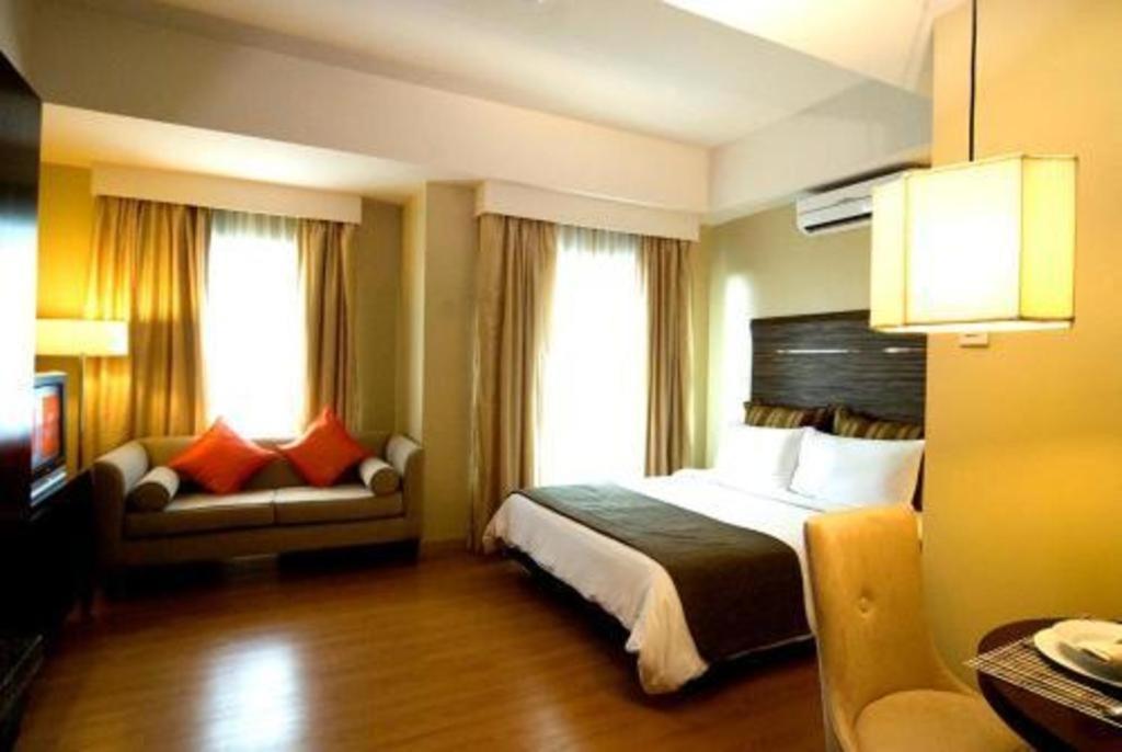 Lancaster Hotel Mandaluyong Exterior foto