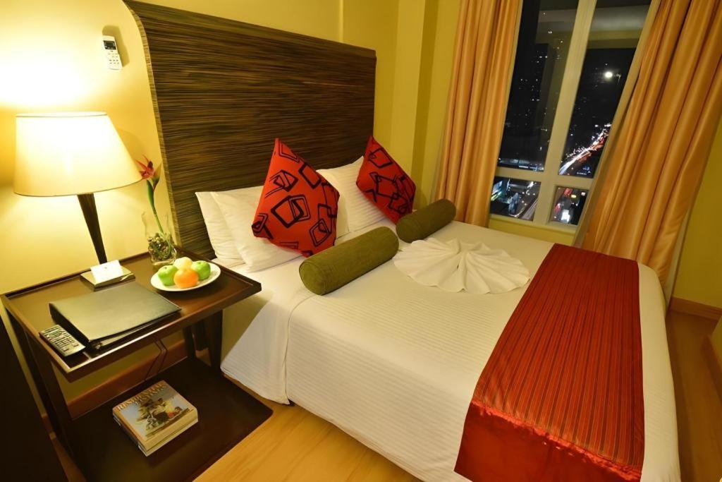Lancaster Hotel Mandaluyong Exterior foto