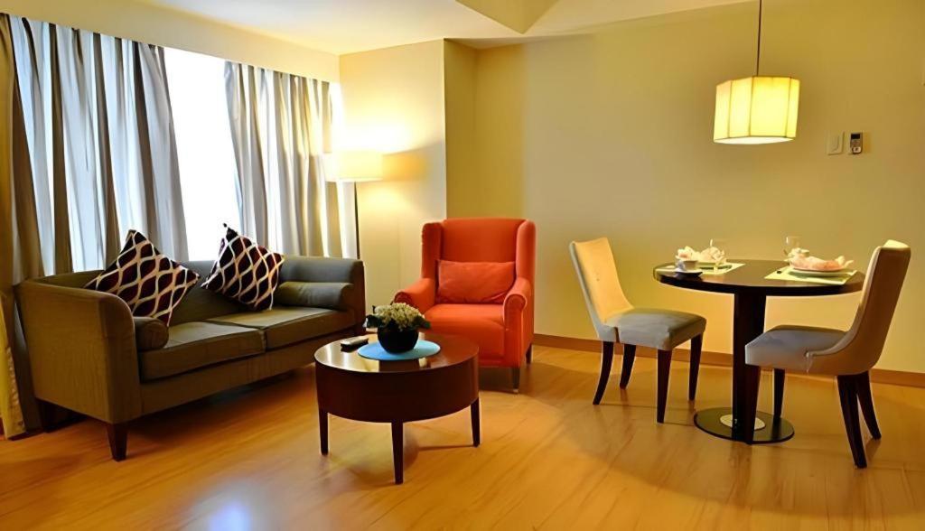 Lancaster Hotel Mandaluyong Exterior foto