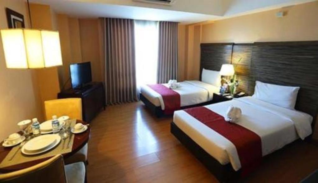 Lancaster Hotel Mandaluyong Exterior foto