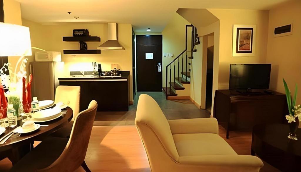 Lancaster Hotel Mandaluyong Exterior foto