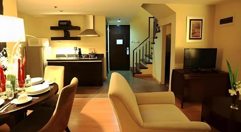 Lancaster Hotel Mandaluyong Exterior foto