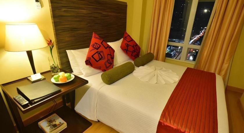 Lancaster Hotel Mandaluyong Exterior foto