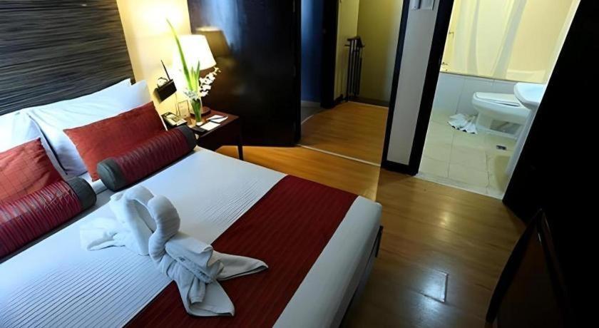 Lancaster Hotel Mandaluyong Exterior foto
