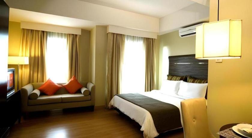 Lancaster Hotel Mandaluyong Exterior foto