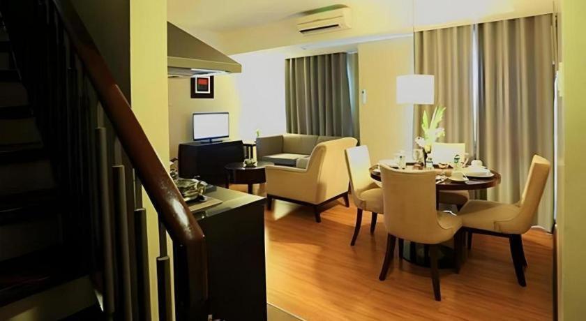 Lancaster Hotel Mandaluyong Exterior foto