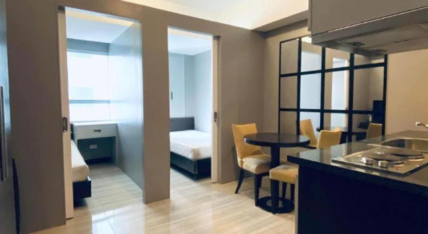 Lancaster Hotel Mandaluyong Exterior foto