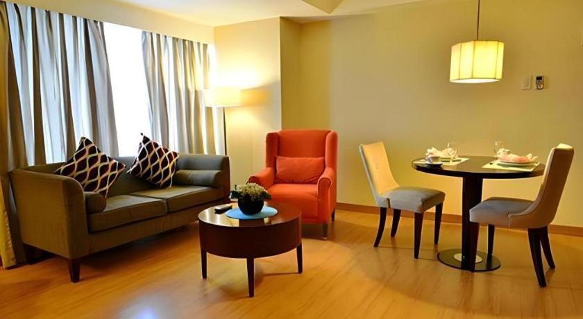 Lancaster Hotel Mandaluyong Exterior foto