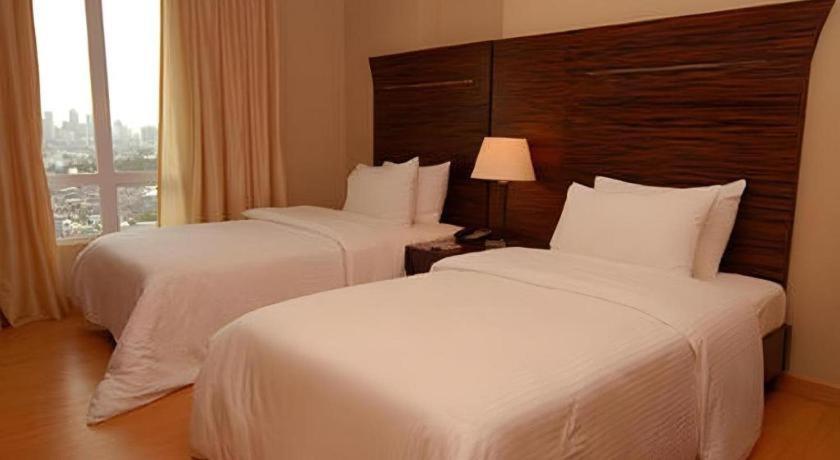 Lancaster Hotel Mandaluyong Exterior foto